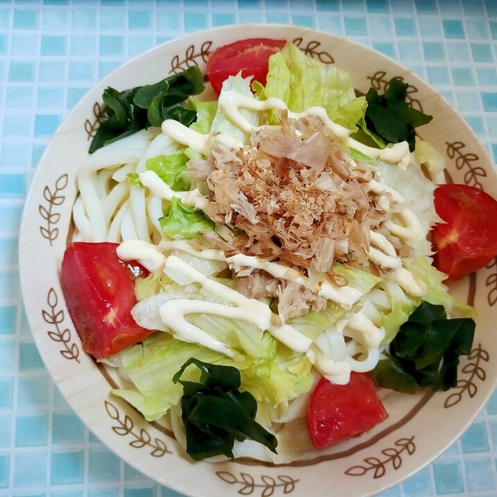 トマトとわかめのツナサラダうどん